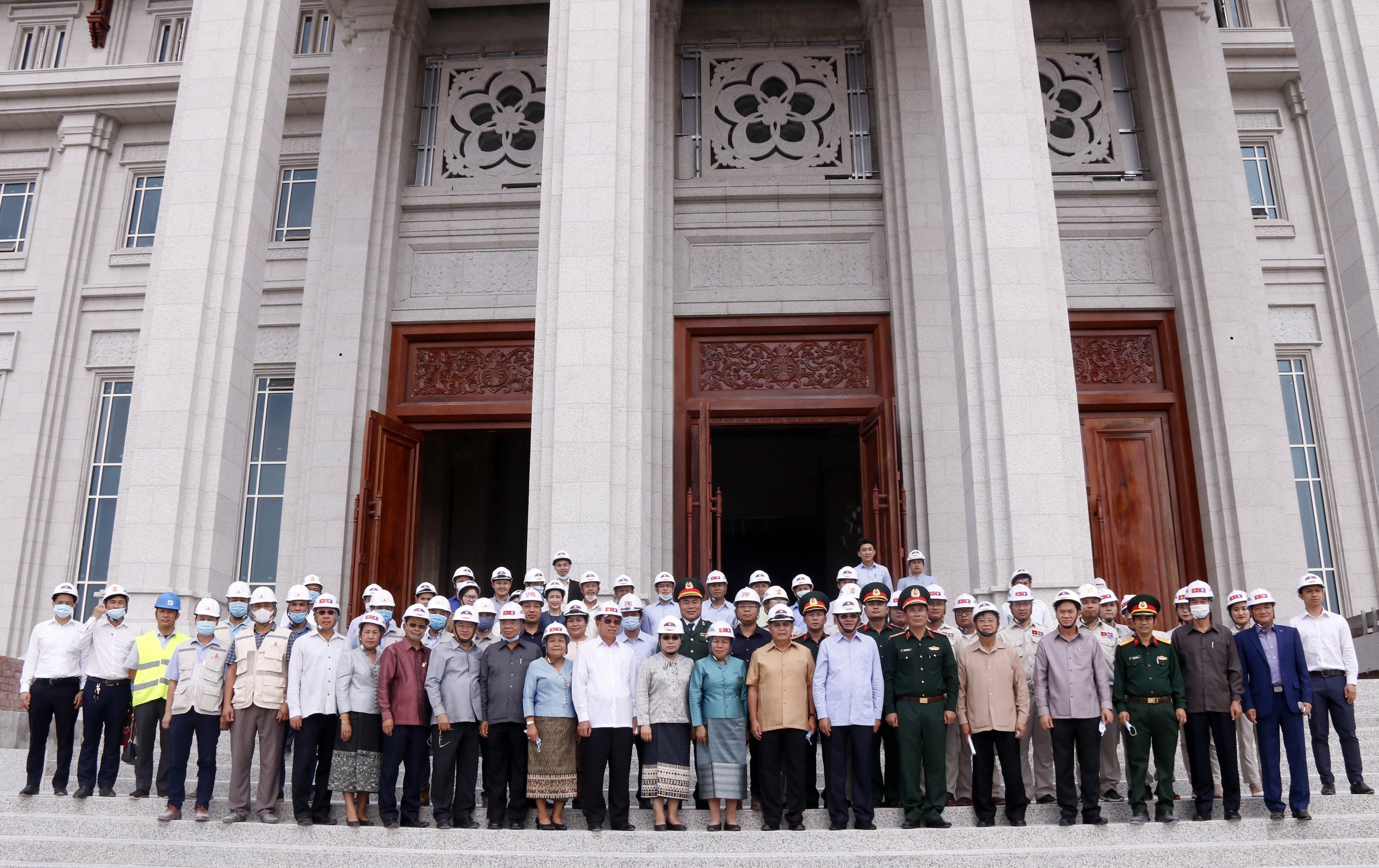 Viet Nam ban giao cong trinh Nha Quoc hoi anh 2