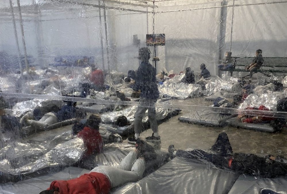 Cuoc khung hoang tre nhap cu ma chinh quyen Biden muon giu kin hinh anh