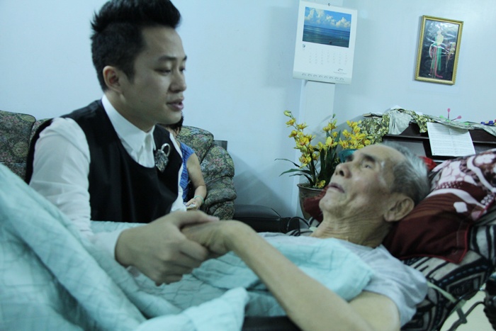 Tung Duong di tham nhac si gao coi dung ngay sinh nhat hinh anh