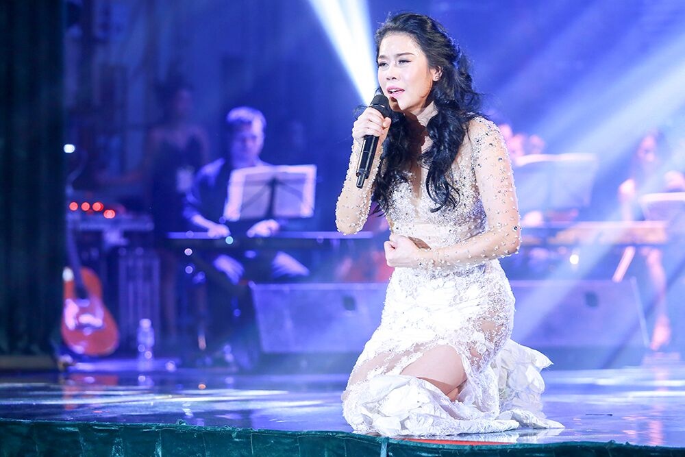 Ca 4 hoc tro vang mat trong show cua Thu Phuong hinh anh