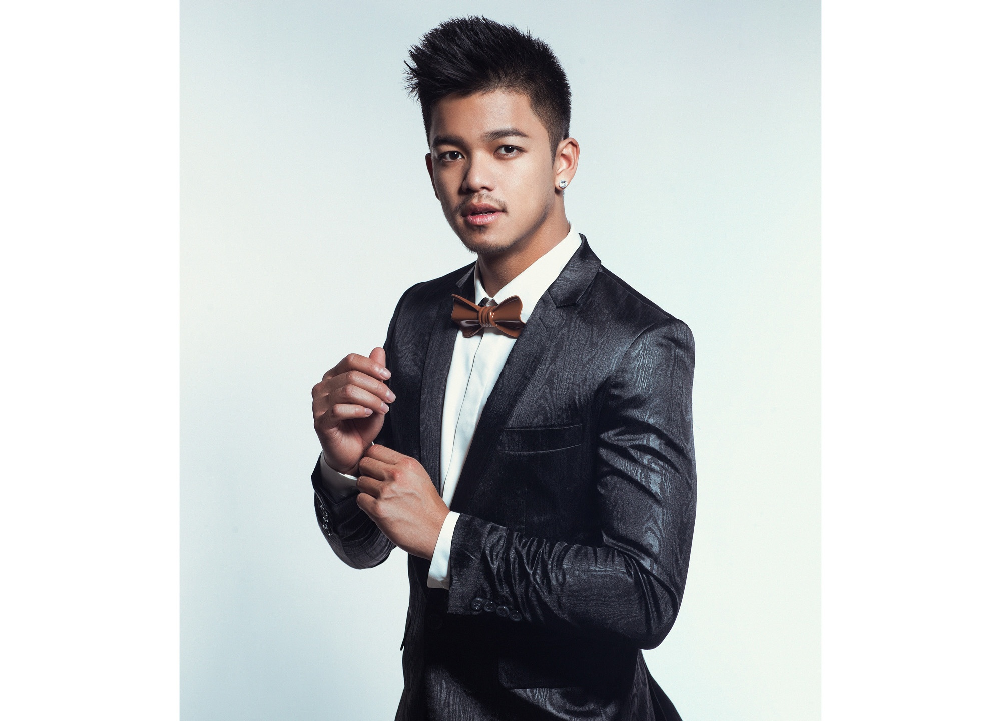 Trong Hieu khoe giong trong hit moi cua nhac si Huy Tuan hinh anh