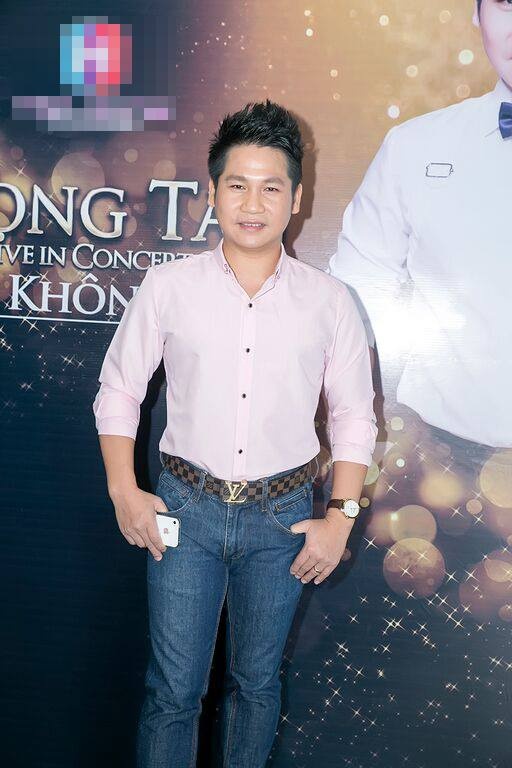 Ca sĩ TRọng Tấn hạnh phúc khi được vợ chia sẻ công việc.