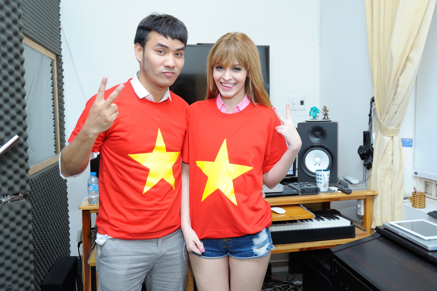 Mau Tay Andrea lan san am nhac voi hinh anh ngoan hien hinh anh