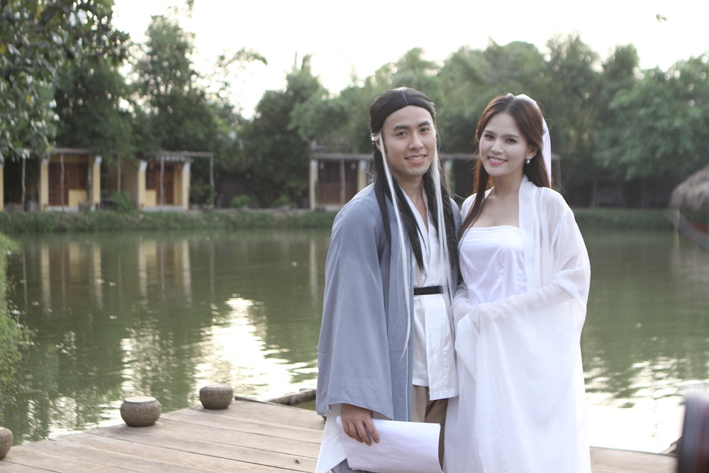 Akira Phan toat mo hoi quay MV vi chan thuong dau goi hinh anh