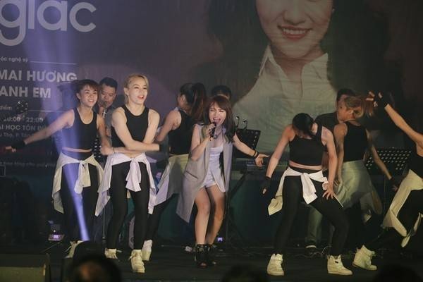 Nhat Thuy chinh thuc khoi dong tour xuyen Viet hinh anh