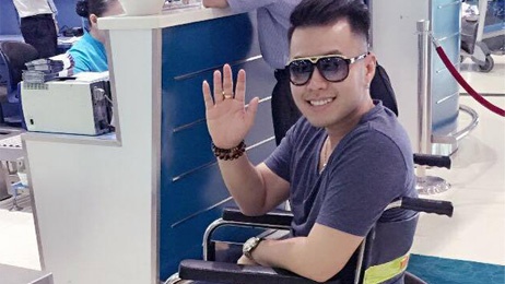 Akira Phan di dien bang xe lan hinh anh