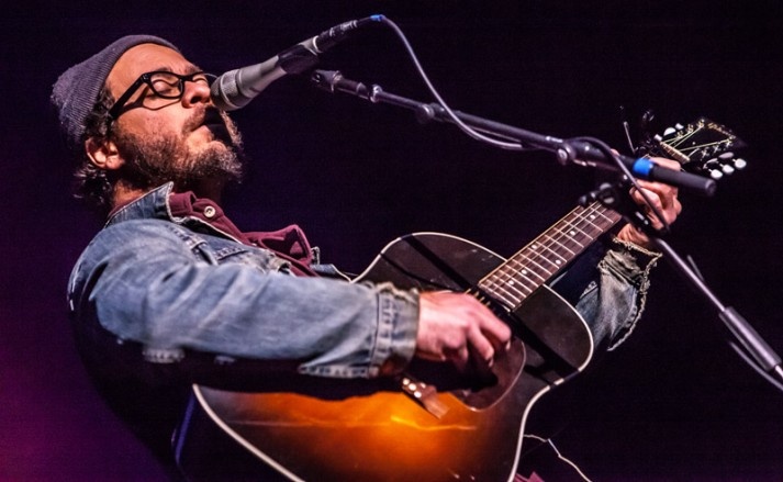 Amos Lee: Giong ca thoi bay Adele hinh anh