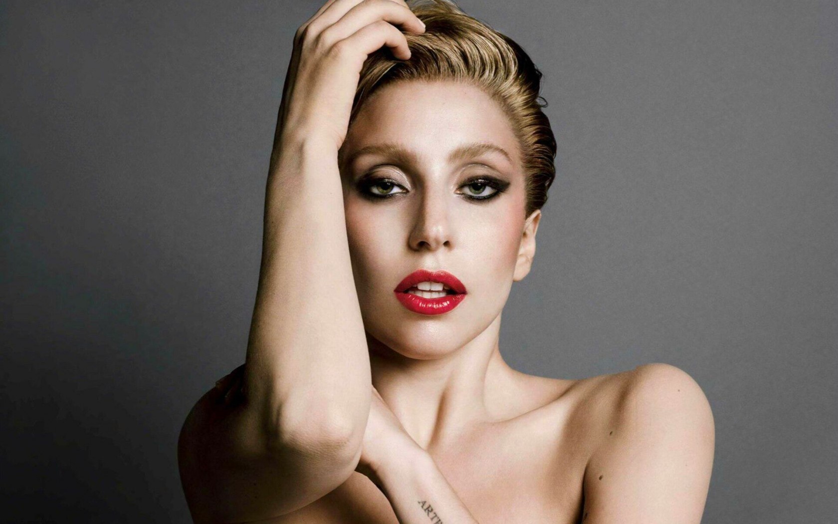 Lady Gaga: Ro-bot thoi trang tim lai ban nga hinh anh
