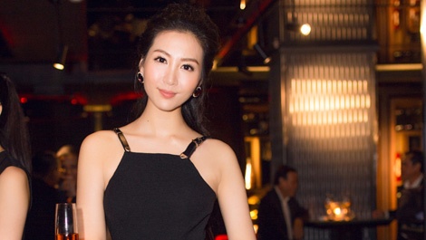 A hau Thuy Trang tai xuat sau 2 nam ket hon hinh anh