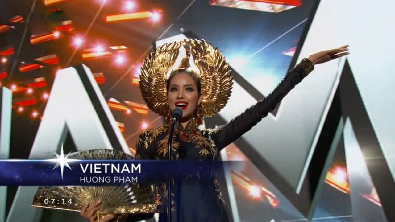 Phan thi trang phuc dan toc hinh anh