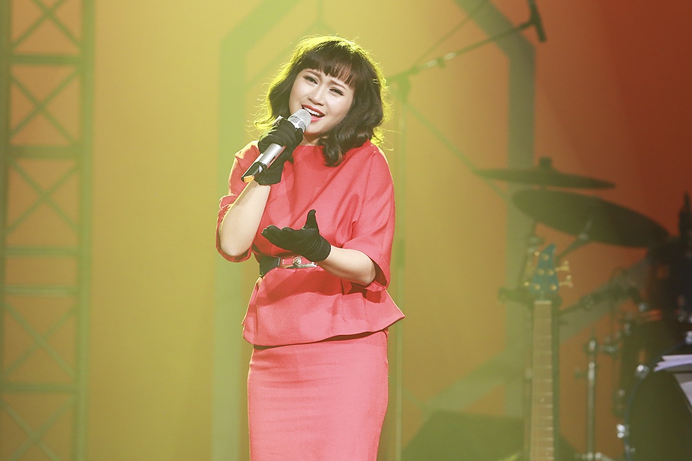 Khanh Linh bat ngo tro lai lang nhac dip cuoi nam hinh anh