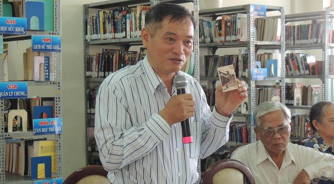 Gap ke ghien sach xin vo tien lam thu vien mien phi hinh anh