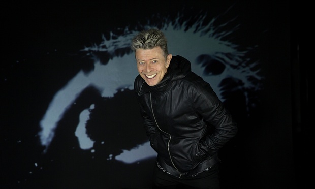 Sao the gioi tiec thuong su ra di cua David Bowie hinh anh