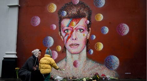 BRIT Awards 2016 ton vinh David Bowie, Amy Winehouse hinh anh