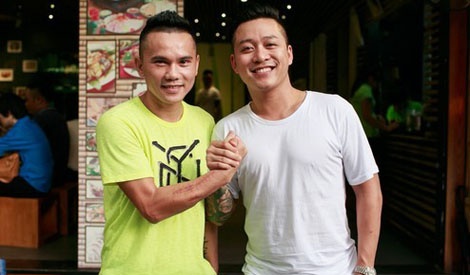 Tuan Hung mua oto gia 700 trieu dong tang Tu Dua hinh anh