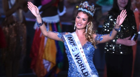 Nhung hoa hau the gioi cam tinh con khi hinh anh