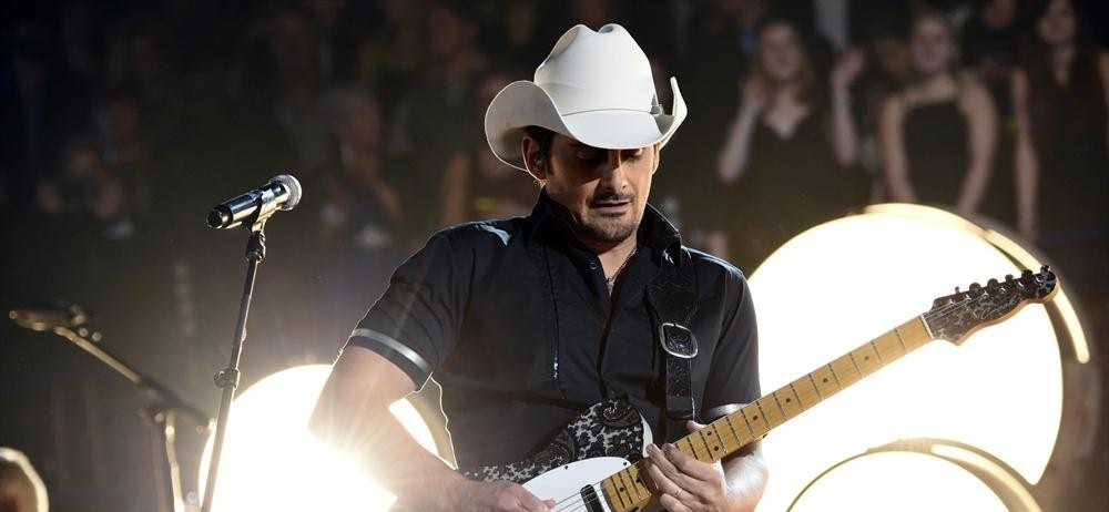 Whiskey Lullaby - Brad Paisley ft. Alison Krauss hinh anh