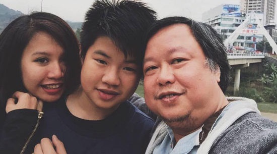 Hinh anh xuc dong nhac si Luong Minh dem dan cho vo hat hinh anh