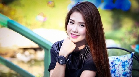 Khoi My: Tu ban cui den ngoi sao co cat xe nhat nhi V-biz hinh anh