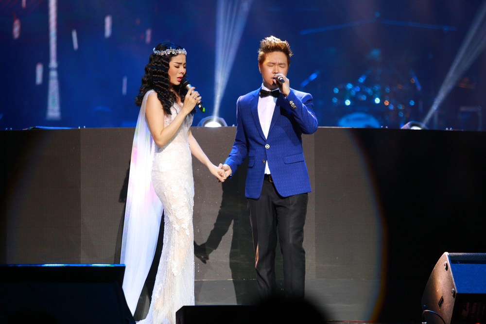 Tuan Hung lai moto len san khau anh 5