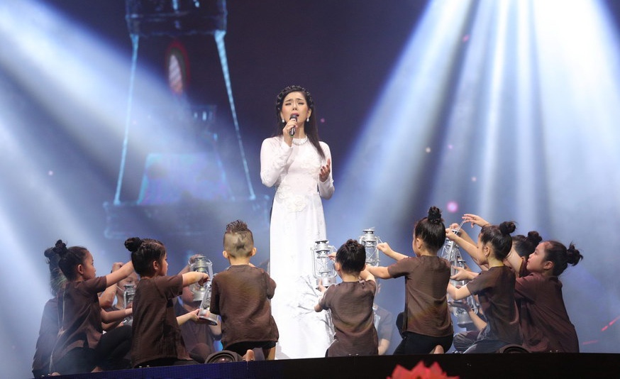 Tuan Hung lai moto len san khau anh 11