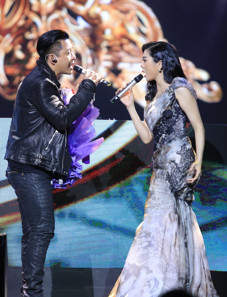 Tuan Hung lai moto len san khau anh 2