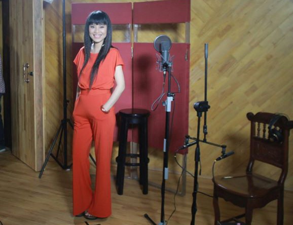 Hải Yến làm live show trong phòng thu ảnh 2 Hai Yen lam live show trong phong thu anh 2