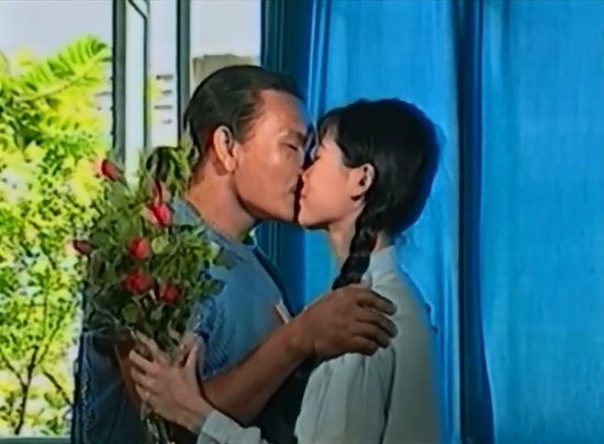 Nụ hôn trong phim mỳ ăn liền Việt ảnh 8 Nu hon trong phim my an lien Viet anh 8