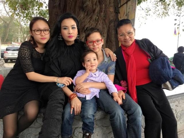 Diva Thanh Lam suýt lạc mẹ lúc mới sinh ảnh 1 Diva Thanh Lam suyt lac me luc moi sinh anh 1