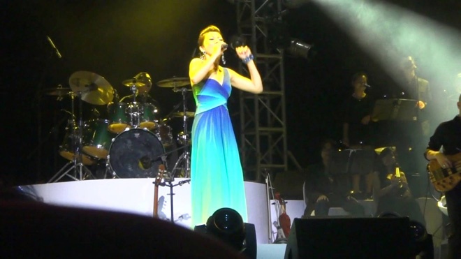 Ha Tran hat ca khuc Chuyen tinh cua Bien hinh anh