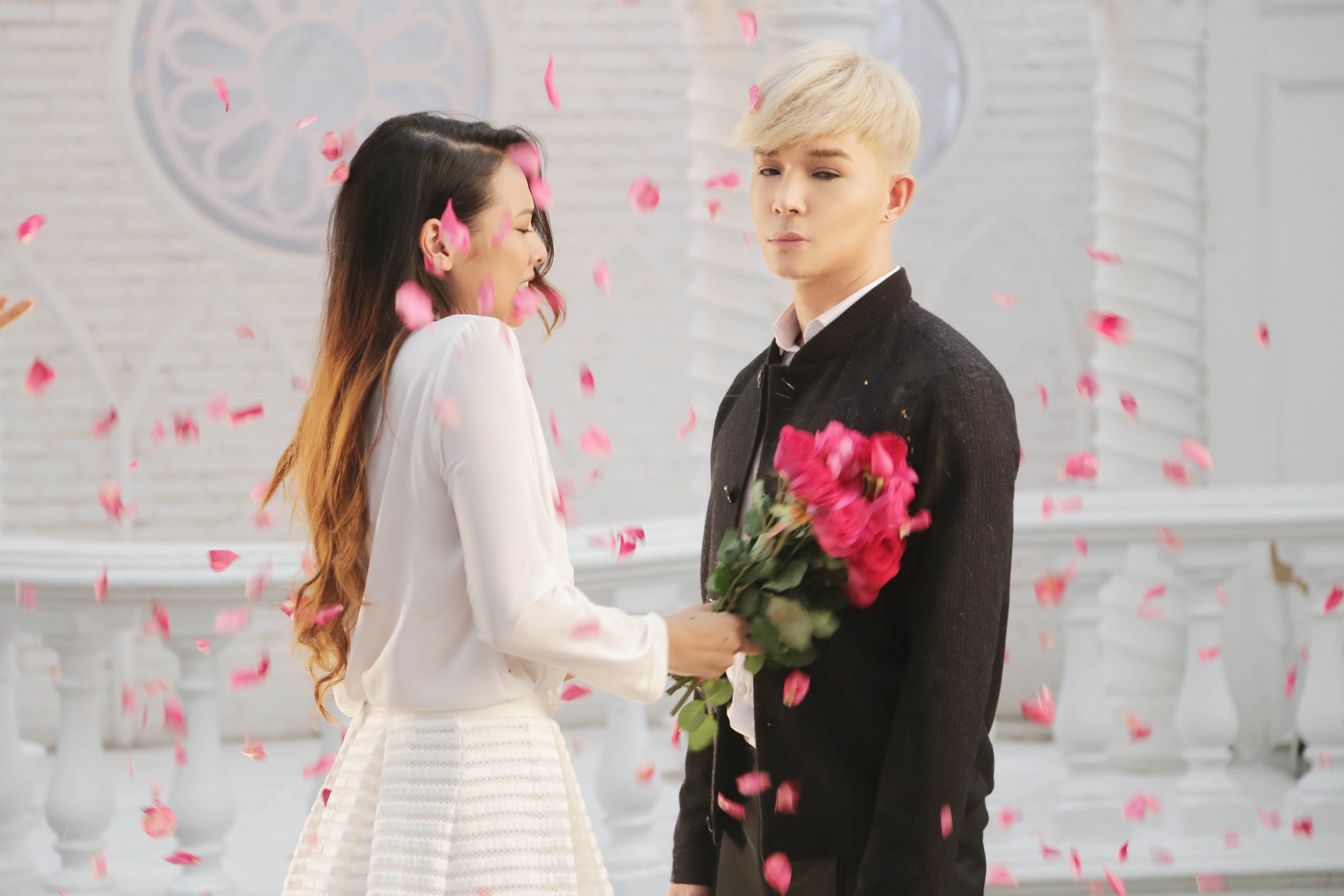 Nathan Lee hanh xac trong MV MDD anh 2