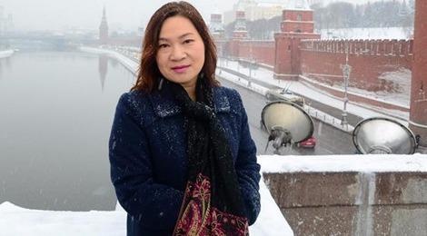 MC Kim Ngan: ‘Ngoai tinh vuot ra khoi pham vi dao duc’ hinh anh