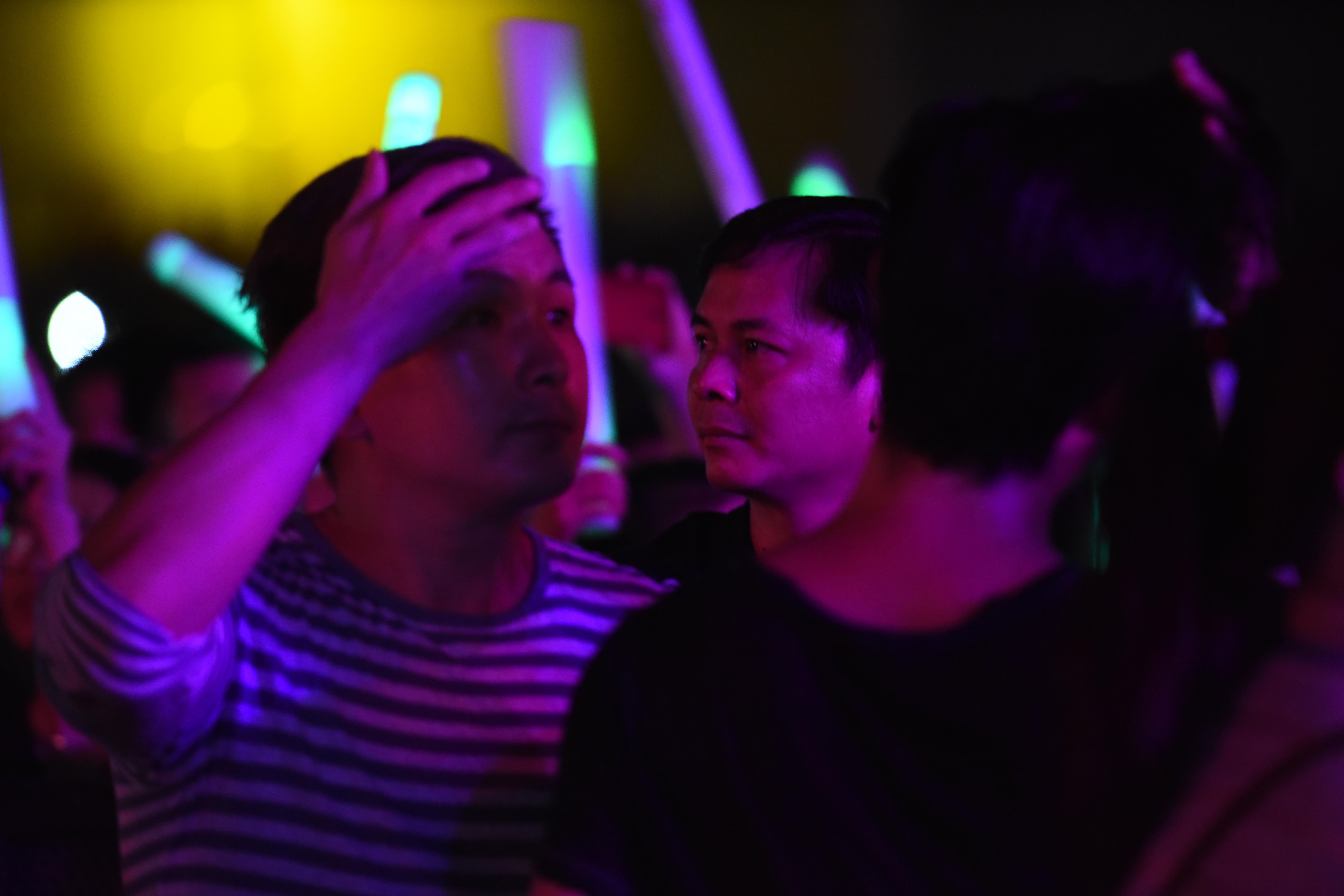 Ho Ngoc Ha hat cuc sung anh 1