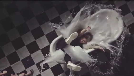 Clip che 'Chung ta khong thuoc ve nhau' hinh anh