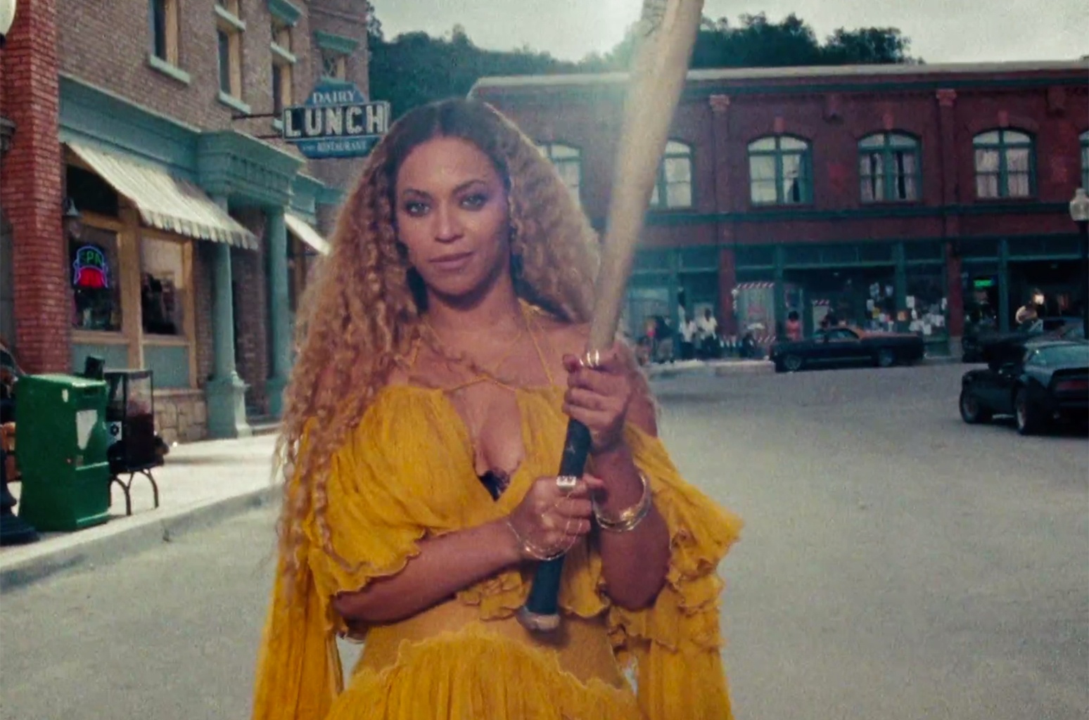 Beyonce ra mat MV Hold Up anh 1