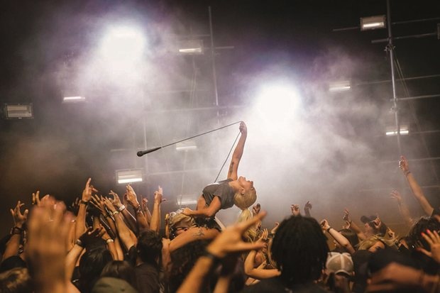 Lady Gaga ra mat Perfect Illusion anh 2