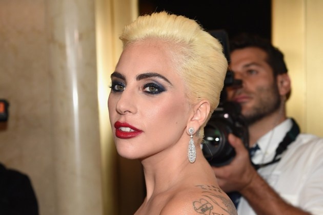 Lady Gaga tuong niem nguoi da khuat trong album moi hinh anh