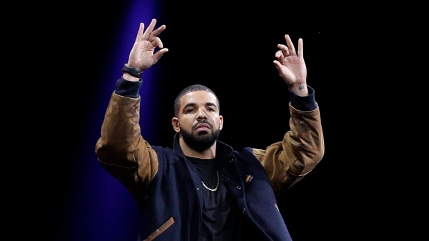 Drake lập kỷ lục đề cử AMAs ảnh 1 Drake lap ky luc de cu AMAs anh 1