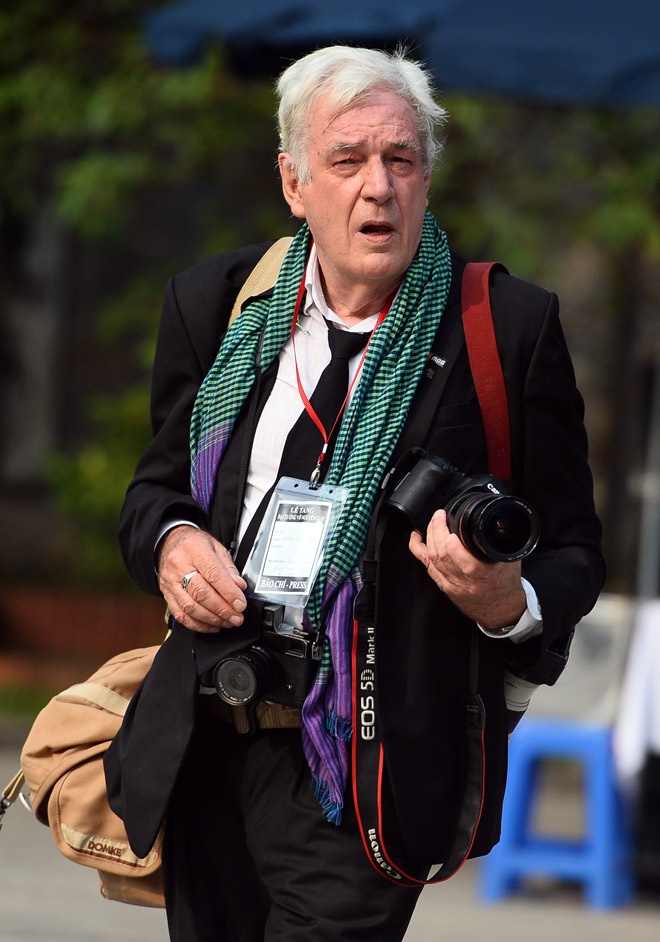 Phong vien chien truong cam phuc long dan Viet voi Dai tuong hinh anh