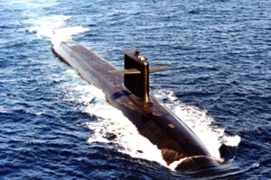 Xem tau ngam Kilo tung 'nam dam thep' hinh anh