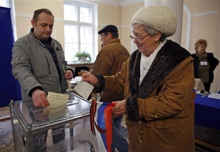 1,5 trieu nguoi bo phieu de quyet dinh van menh Crimea hinh anh