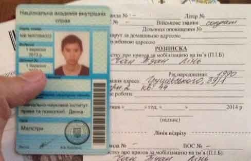 Thanh nien goc Viet tai Ukraina bi goi nhap ngu hinh anh