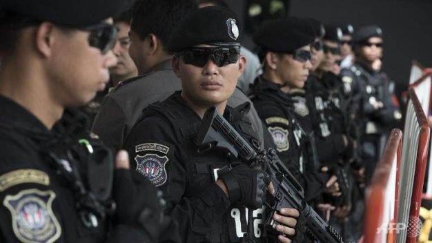 Tung nha o Bangkok bi go cua xet nghiem ma tuy hinh anh