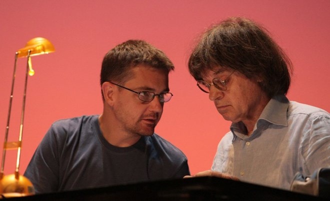 Tong bien tap tap chi Phap thiet mang trong vu khung bo hinh anh