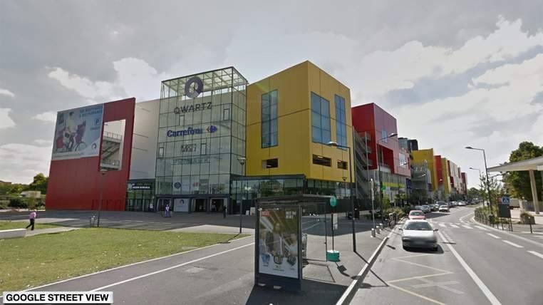 Giai cuu 18 nguoi bi tay sung bat giu tai Phap hinh anh