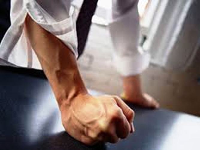 Bi can 17 tuoi tu vong sau khi bi ban tu hanh hung hinh anh