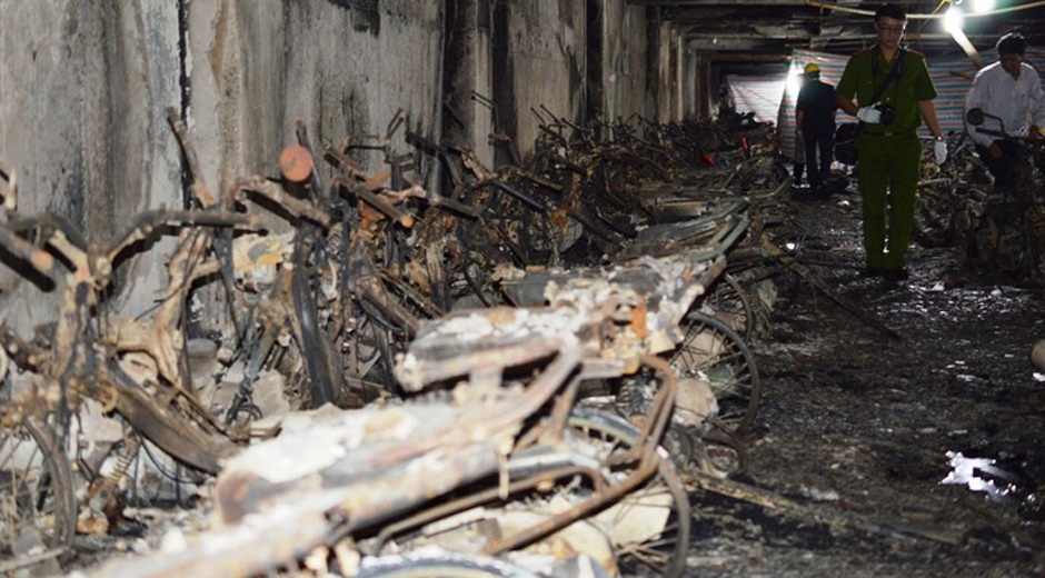 Hon 300 xe may chay rui, ham chung cu lo cot thep hinh anh