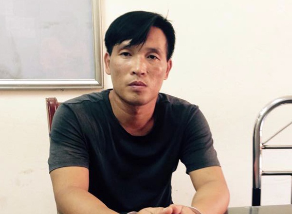 Tai xe taxi tong gay chan CSGT roi bo chay hinh anh