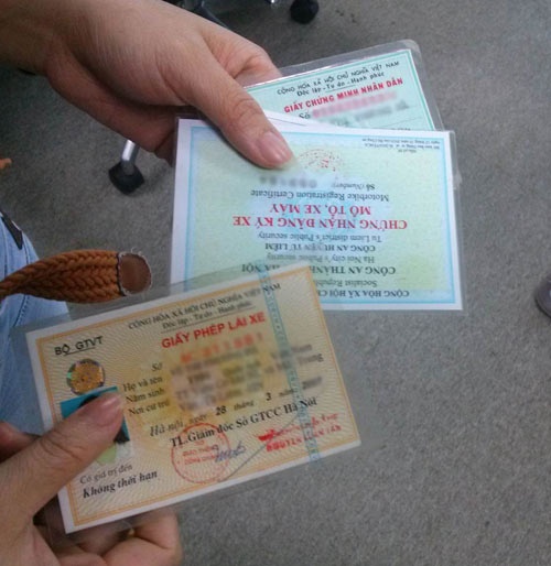 Tam giu 7 'co' giay phep lai xe truoc cua So Giao thong hinh anh