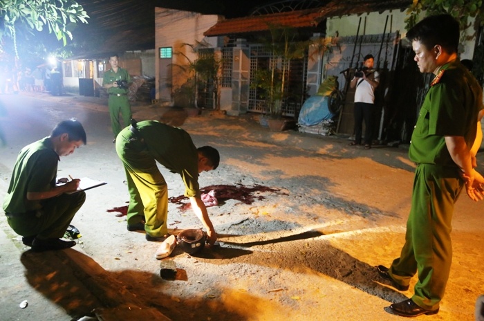 9X mat mang trong luc cung chien huu di tra thu hinh anh